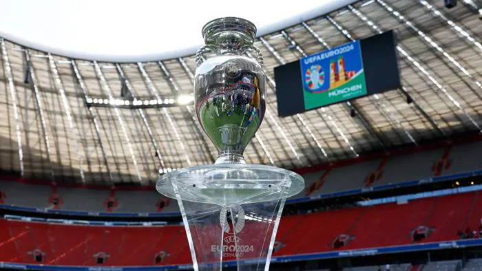 Tên chính thức của Cúp vô địch EURO là gì? Chi phí làm ra Cúp vô địch EURO  là bao nhiêu? | Goal.com Việt Nam