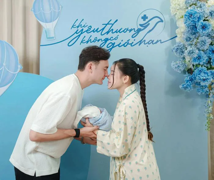 Đặng Văn Lâm hạnh phúc khoe hình ảnh ngọt ngào cùng con trai đầu lòng: Chào  mừng Gấu…