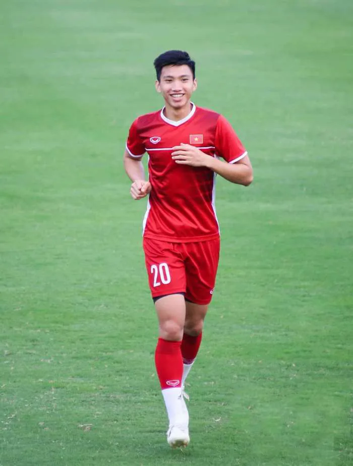 hinh-nen-doan-van-hau-1