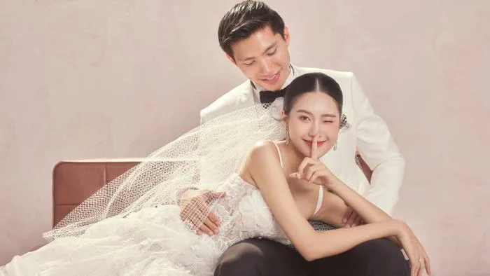 Đoàn Văn Hậu - Doãn Hải My chụp ảnh cưới với quả bóng | Báo Dân trí