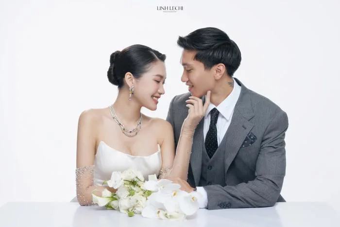 Đoàn Văn Hậu - Doãn Hải My chụp ảnh cưới với quả bóng | Báo Dân trí