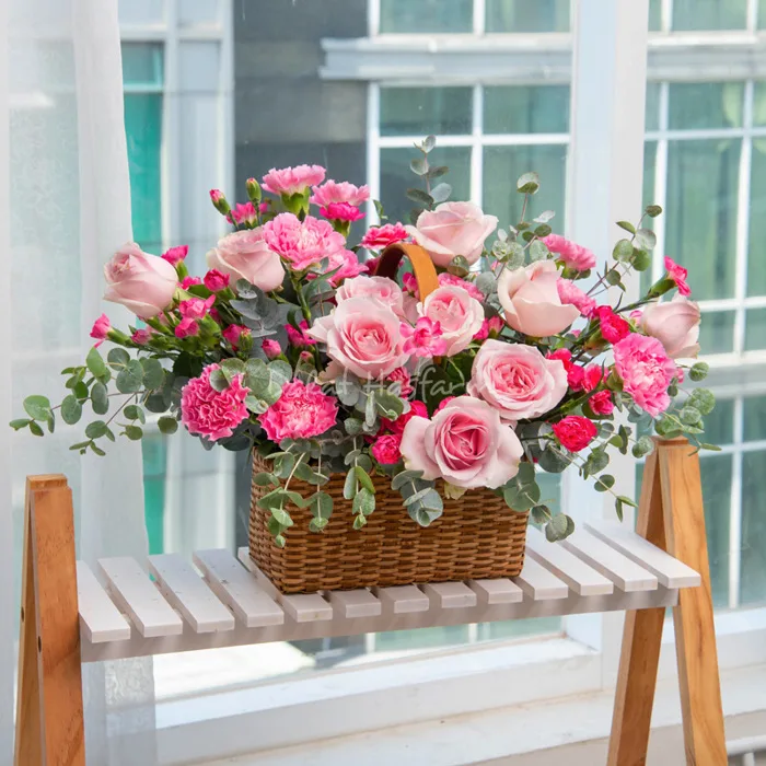Giỏ Hoa Dịu Ngọt Yêu Thương 217