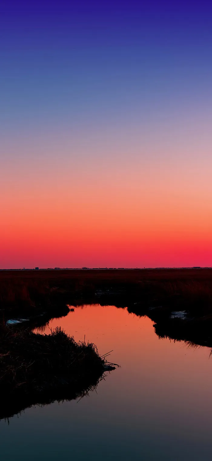 Cool gradient in a sunset sky 4K iphone Wallpaper