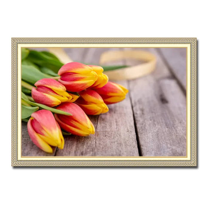 Tranh đẹp những bông hoa tulip đỏ búp vàng HTL093