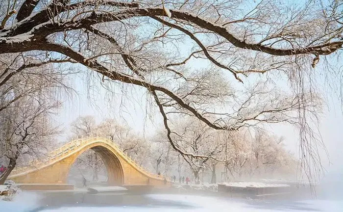 Cung điện mùa hè - Di Hòa Viên đẹp xao xuyến trong trận tuyết rơi đầu mùa