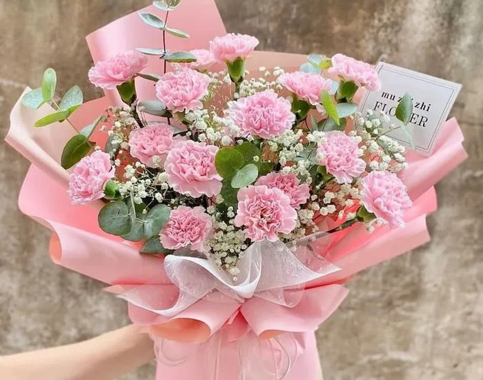 Lễ tốt nghiệp nên tặng hoa gì? 99+ bó hoa tốt nghiệp cho nam, nữ đẹp nhất –  Flosa