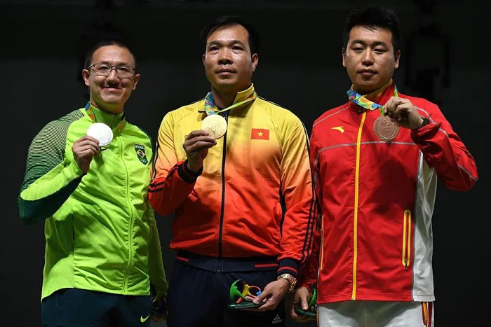 Hoàng Xuân Vinh khiến VĐV chủ nhà thán phục ở Olympics 2016