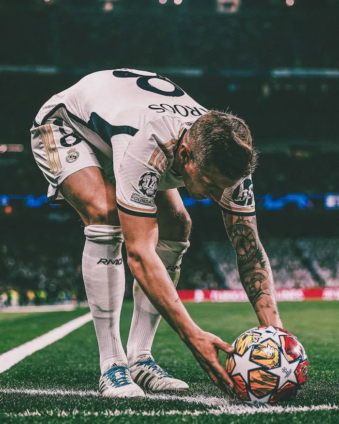 Bí ẩn đôi giày cũ 11 năm của Toni Kroos Bí ẩn đôi giày cũ 11 năm của Toni Kroos