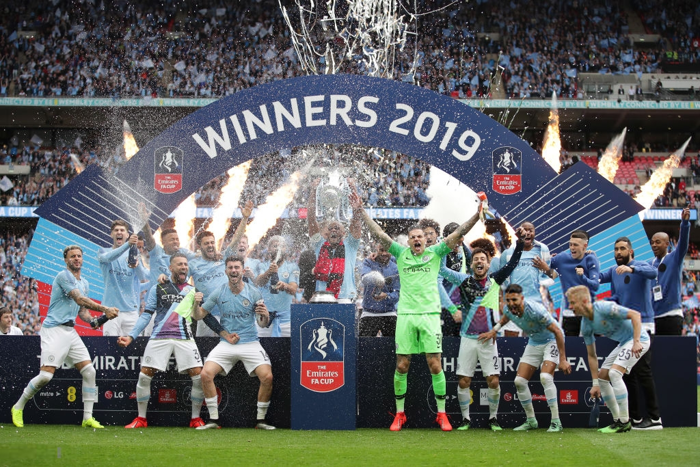 Những hình ảnh đẹp trong ngày Man City nâng cao chiếc cúp lâu đời nhất thế giới và lập 2 thành tích vô tiền khoáng hậu Những hình ảnh đẹp trong ngày Man City nâng cao chiếc cúp lâu đời nhất thế giới và lập 2 thành tích vô tiền khoáng hậu