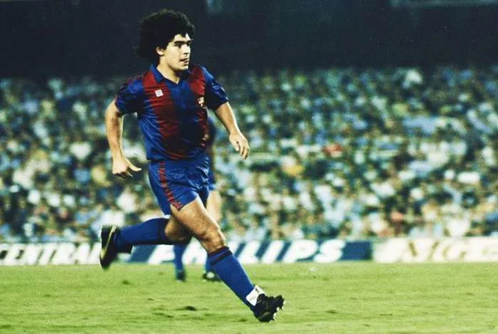 Những hình ảnh đáng nhớ về huyền thoại bóng đá Diego Maradona