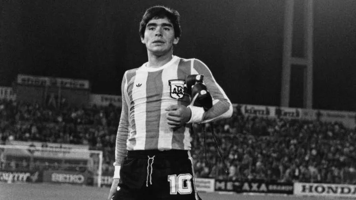 Cậu bé vàng” Maradona và những chiến tích để đời