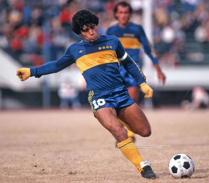 Những hình ảnh đáng nhớ về huyền thoại bóng đá Diego Maradona