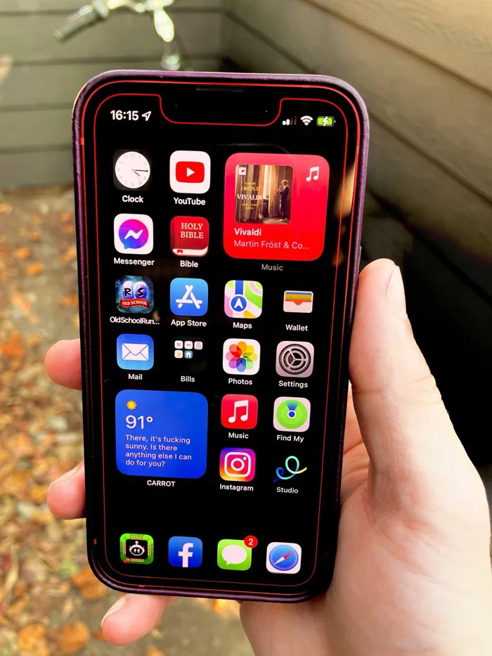 Hình nền màu đỏ viền cho iPhone 13 Mini. Hình nền ở phần bình luận. :  r/iphonewallpapers