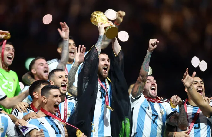 Argentina vô địch World Cup, Messi lập vô số kỷ lục để đời - Báo Người Lao  Động