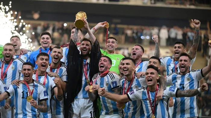 Messi 'sống ảo' sau khi vô địch thế giới, đạt kỉ lục like 'siêu khủng'