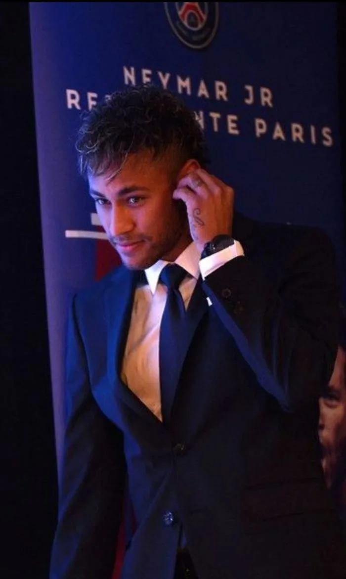 Siêu sao Neymar “men lỳ” đốn gục triệu trái tim fan nữ qua phong cách thời trang chất ngất
