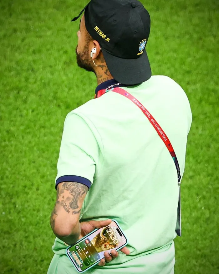 Ai cũng đang rất buồn cho nước mắt của Neymar, kể cả người không đam mê bóng đá