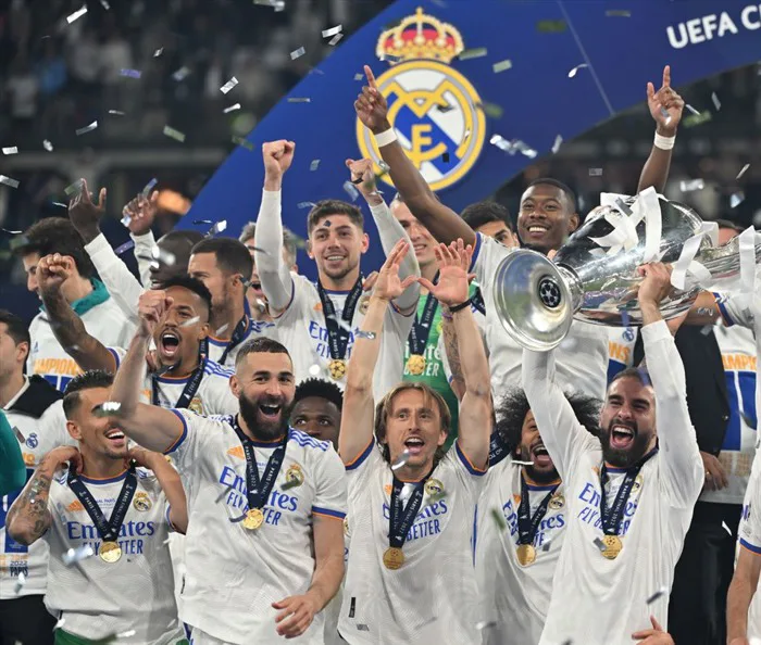Kỷ nguyên vàng của Real Madrid được tiếp diễn bằng sự thần thoại Kỷ nguyên vàng của Real Madrid được tiếp diễn bằng sự thần thoại