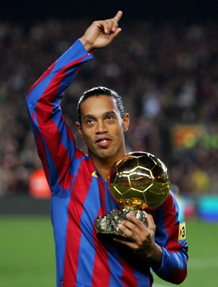 Bóng đá là hành trình thỏa niềm vui: Thế giới từng có một Ronaldinho như thế