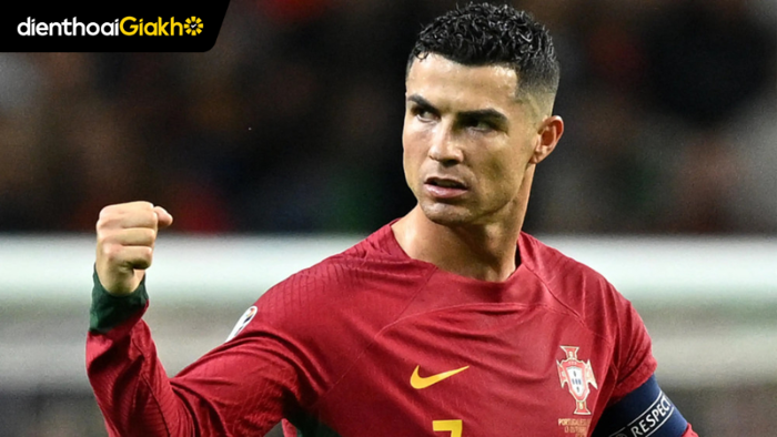 299+ Hình nền Ronaldo siêu đẹp, ngầu trên sân cỏ cho điện thoại, máy tính