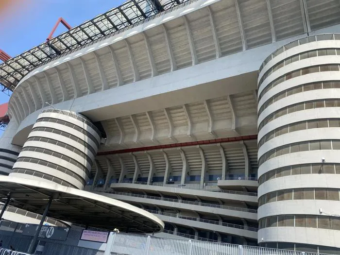 Đến San Siro thưởng thức cuộc 'cạnh tranh' không khoan nhượng giữa 2 đội  bóng thành Milan
