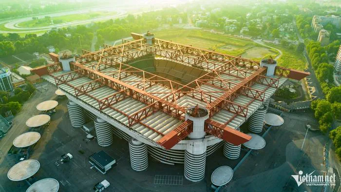Bất ngờ với sân vận động San Siro 99 tuổi của hai đội bóng thành Milan