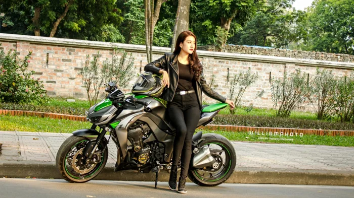 Người mẫu Hà Nội Lê Kim Oanh cực xinh cùng Kawasaki Z1000 – Baoxehoi