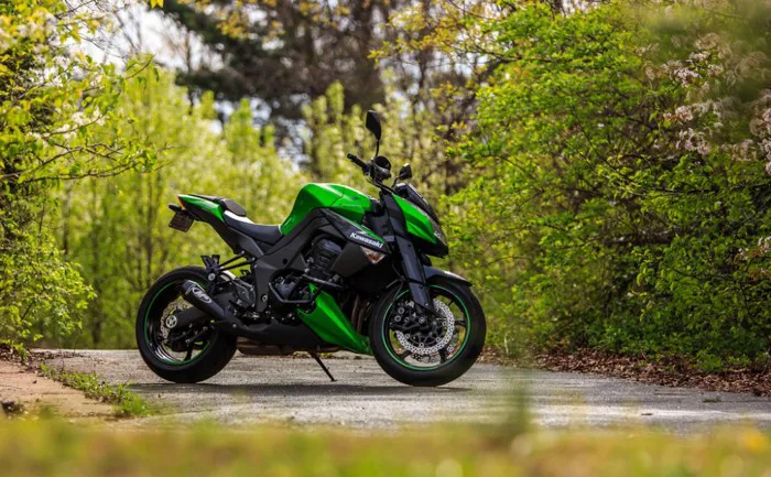 Kawasaki Z1000 trong những khung hình đẹp | 2banh.vn