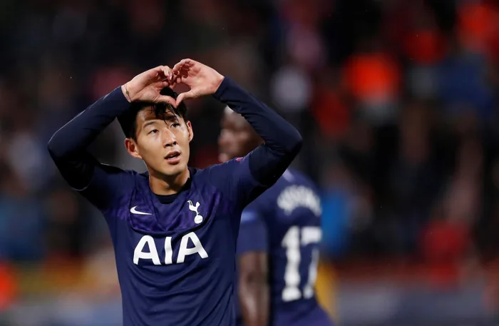 Son Heung-min khiến trái tim người hâm mộ 