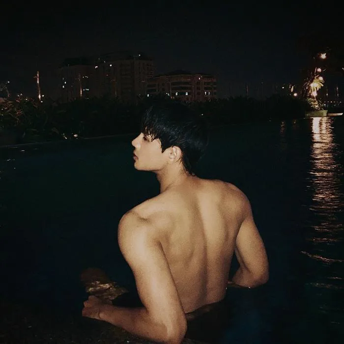 Loạt ảnh body 6 múi của hot boy từng được tuyển thẳng vào ĐH Luật | Báo Dân  trí