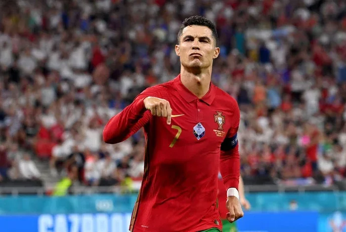 Ronaldo bị CĐV quá khích tấn công khi ăn mừng bàn thắng