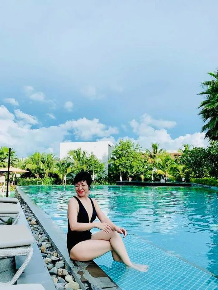 Hình ảnh bikini hiếm hoi của MC Thảo Vân