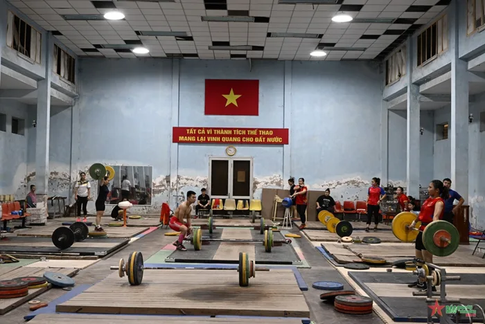 Cử tạ Việt Nam nỗ lực vì mục tiêu kép