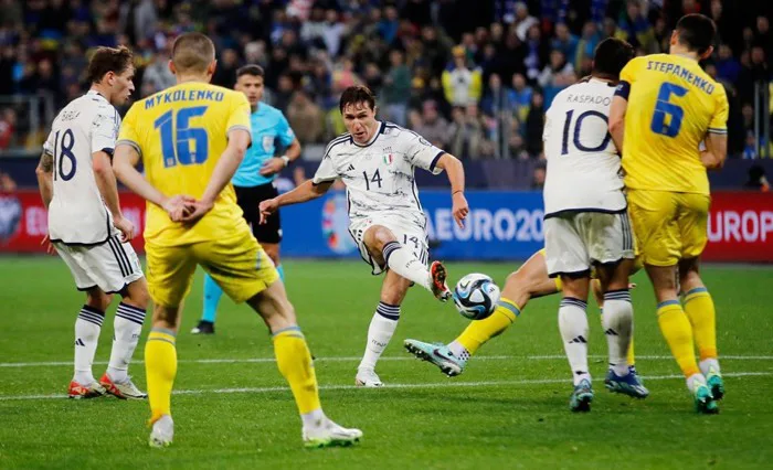 Hình ảnh trận đấu đội tuyển Italy giành vé vào VCK EURO 2024 sau khi hòa  Ukraine