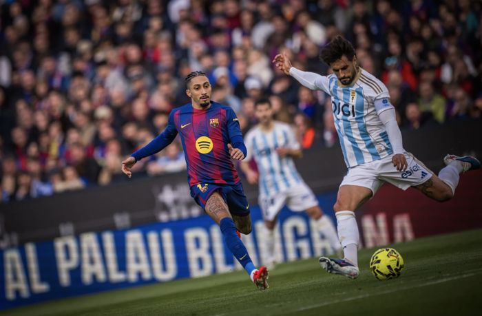Hàng công bùng nổ, Barcelona soán ngôi đầu La Liga từ tay Real Madrid - Báo  Người Lao Động