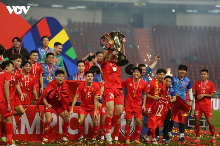 Chùm ảnh ĐT Việt Nam nâng cao cúp vô địch ASEAN Cup 2024