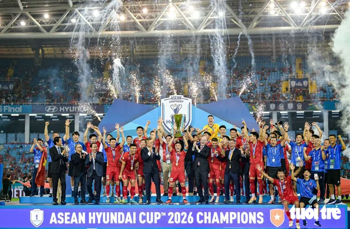 Khoảnh khắc nâng cúp vô địch ASEAN Cup 2026 của tuyển Việt Nam - Báo và Phát thanh, Truyền hình Bắc Ninh