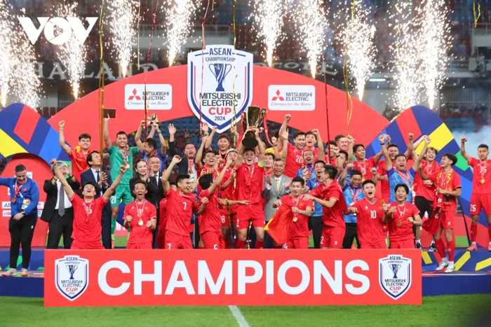 Chùm ảnh ĐT Việt Nam nâng cao cúp vô địch ASEAN Cup 2024