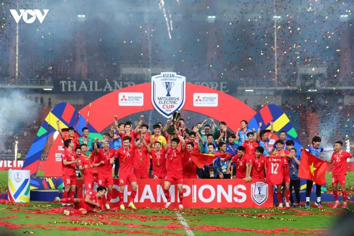 Chùm ảnh ĐT Việt Nam nâng cao cúp vô địch ASEAN Cup 2024