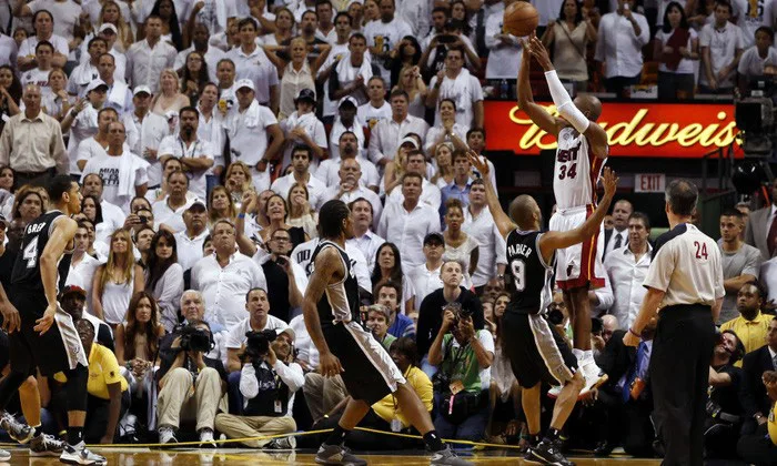 10 sự kiện gây chấn động NBA trong thập kỷ 2010: Sự hình thành của những đế  chế và người thay đổi cuộc chơi