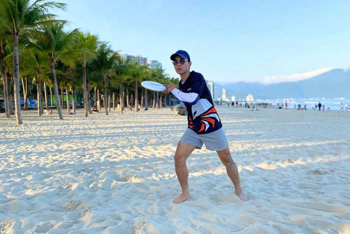 Hướng Dẫn Các Cách Ném Và Chụp đĩa Frisbee Cơ Bản