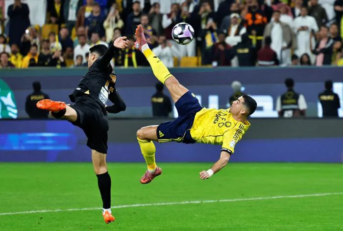 Ronaldo tái hiện siêu phẩm 