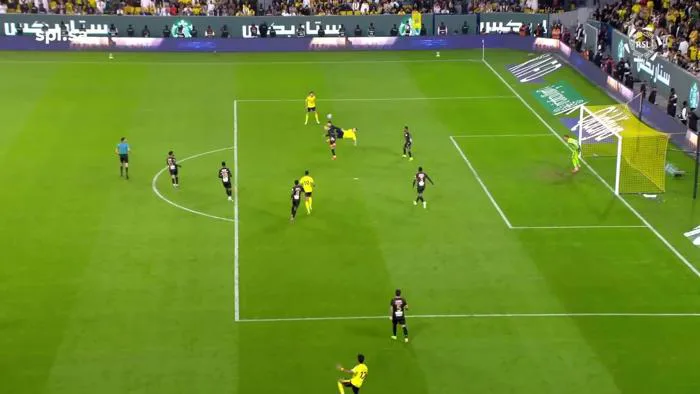 Cú móc bóng đạt 70 km/h của Ronaldo gây sốt