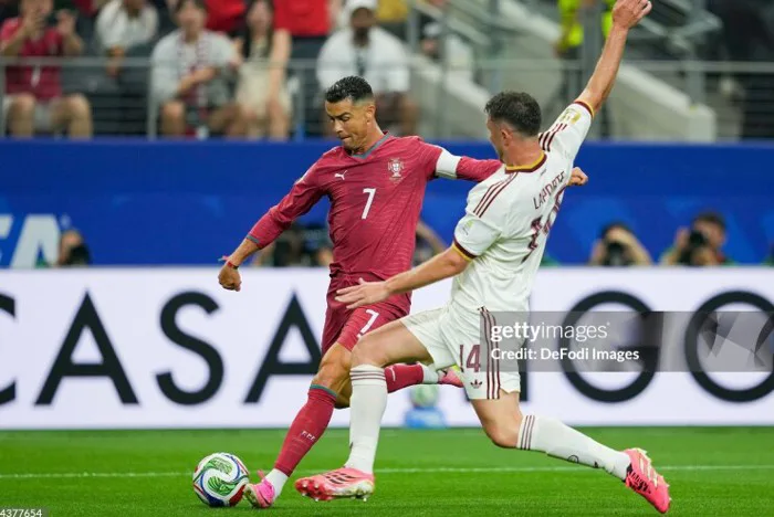 Ronaldo bật khóc sau khi thua Tây Ban Nha: Siêu sao với giấc mơ World Cup  dang dở