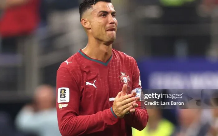 Ronaldo bật khóc sau khi thua Tây Ban Nha: Siêu sao với giấc mơ World Cup  dang dở