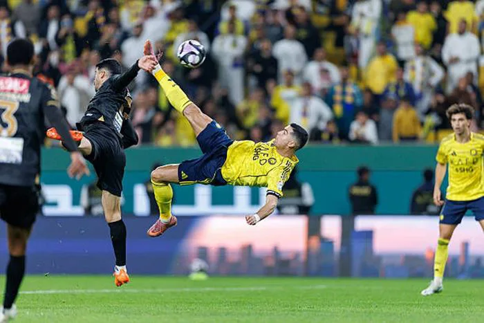 Ronaldo tung người móc bóng đẳng cấp, Al Nassr giành chiến thắng | Báo Dân  trí