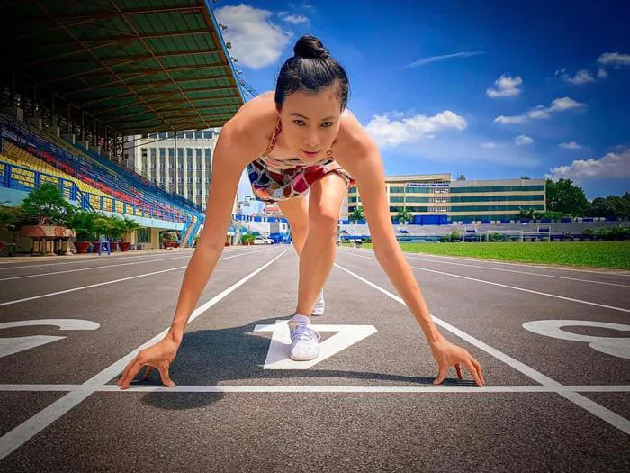 Cựu vận động viên nhảy cao khoe vẻ đẹp khỏe khoắn