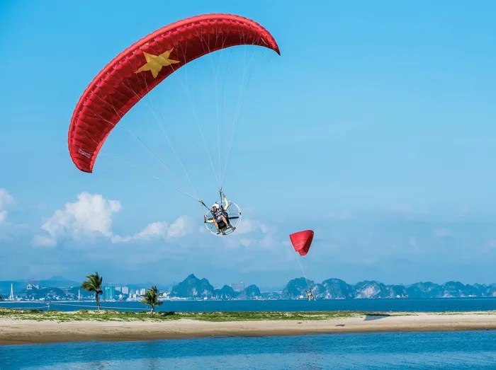 Quảng Ngãi tổ chức thi đấu dù lượn quốc gia tại Lý Sơn