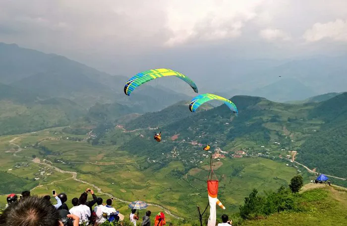 Những hình ảnh nhảy dù đẹp mê hồn triệu người xem