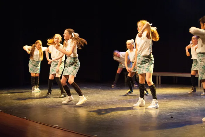 hình ảnh : nghệ thuật trình diễn, rạp hát, sân khấu, các môn thể thao,  hiphop, biến cố, hấp dẫn, sự giải trí, biểu diễn nghệ thuật, Vũ đạo,  Breakdancing, Nhà hát